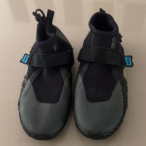 Black water Shoes